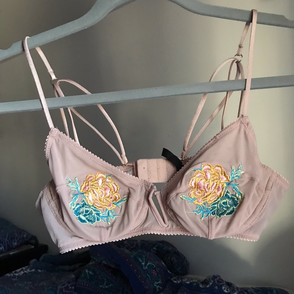 Urban Outfitters underwire brallette